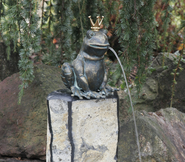 Rottenecker Bronzefigur Froschkönig Ratomir